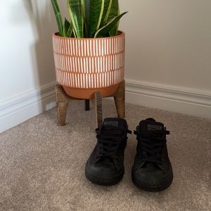 Converse | All Black Low Tops